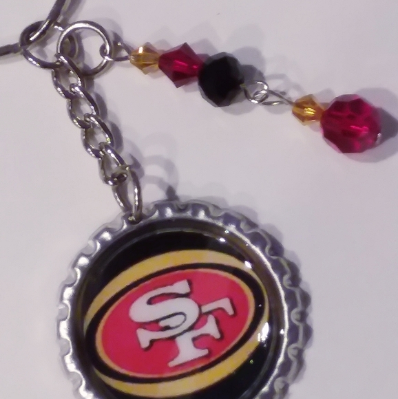 NFL Keychains & Magnets - Picture 1 of 6